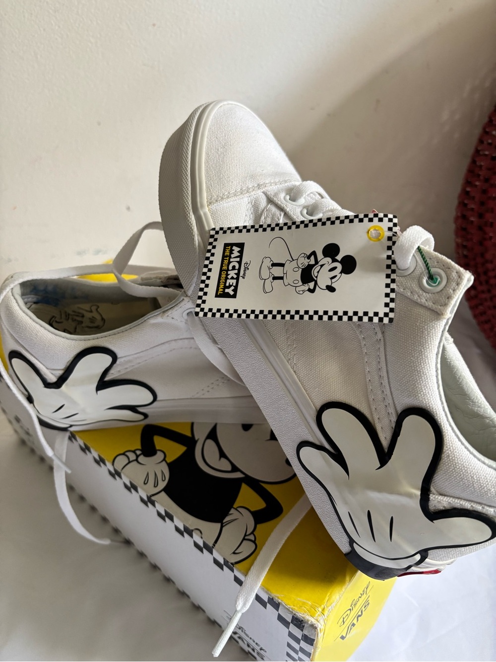 Vans Old Skool Disney Mickey Mouse Hand skate sneakers